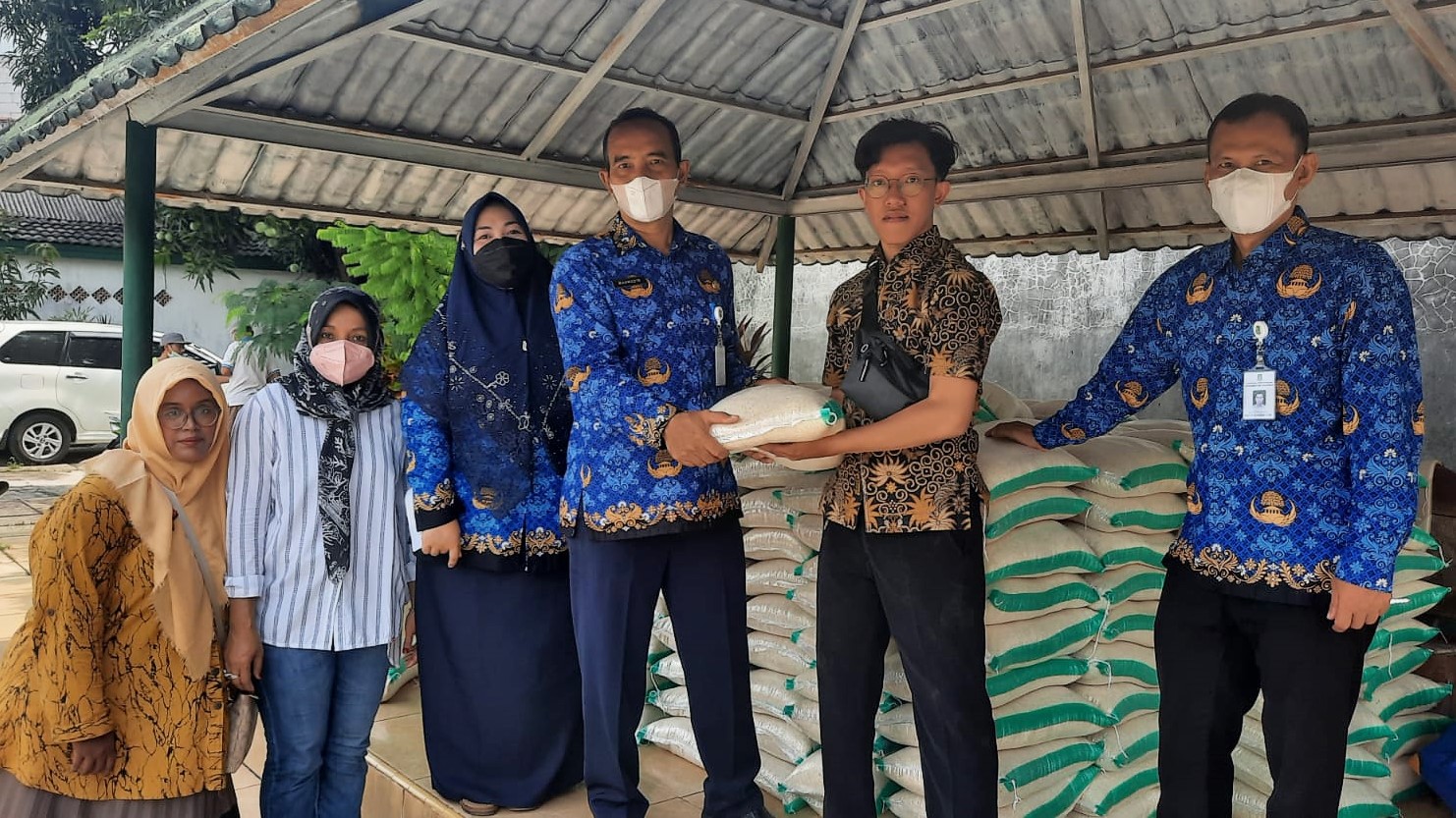 Monitoring Penyaluran Bantuan Pangan Non Tunai (BPNT) Tahap 8 di E-Warong Kelurahan Parung Serab