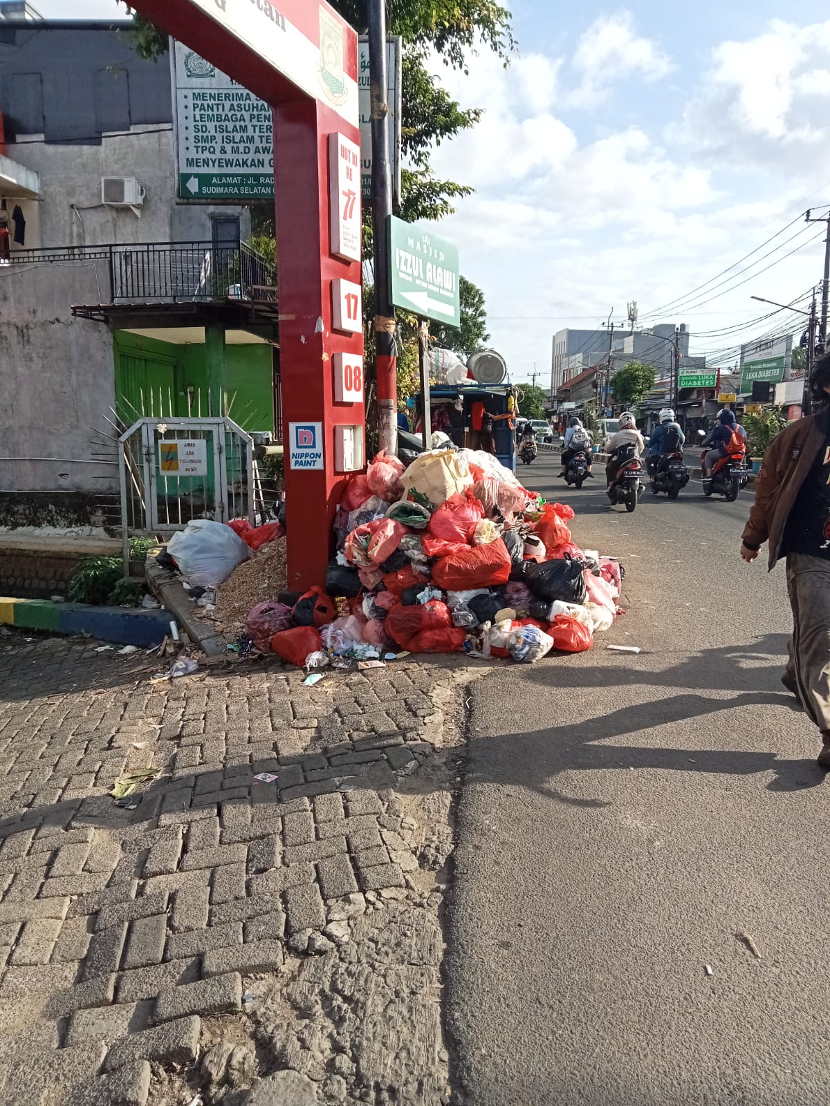 Monitoring sampah yang ada Di Puri Kartika Sudimara Selatan 