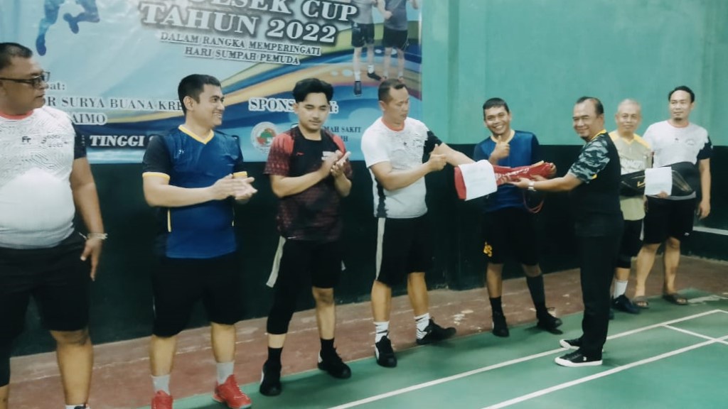 Menghadiri Pembukaan Turnamen Polsek Badminton Cup Tahun 2022 di GOR SAIMO Kelurahan Sudimara Timur