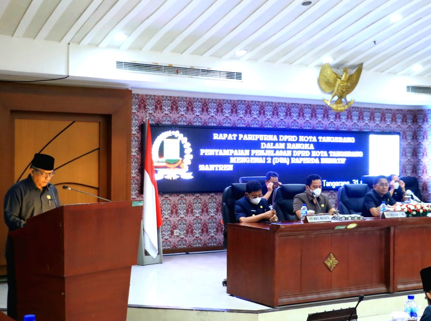 Mengikuti Rapat Paripurna DPRD Kota Tangerang Dalam Rangka Penyampaian Penjelasan Mengenai 2 Raperda Interaktif