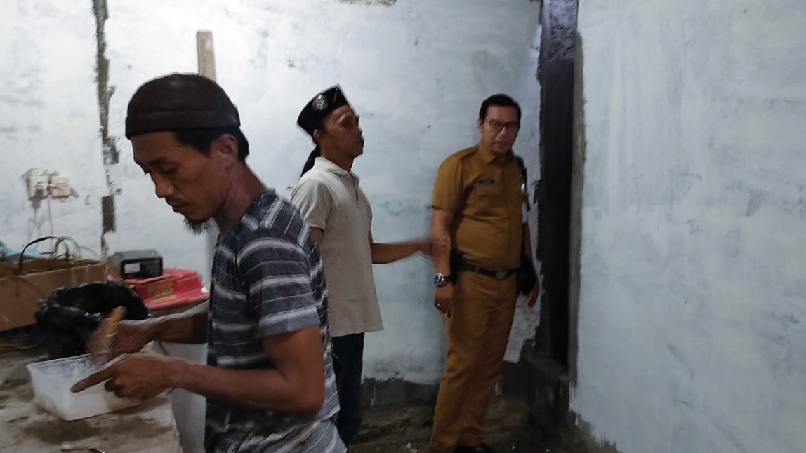 Monitoring Kegiatan Bedah Rumah oleh BKM di RT 03 RW 03 Kelurahan Sudimara Barat