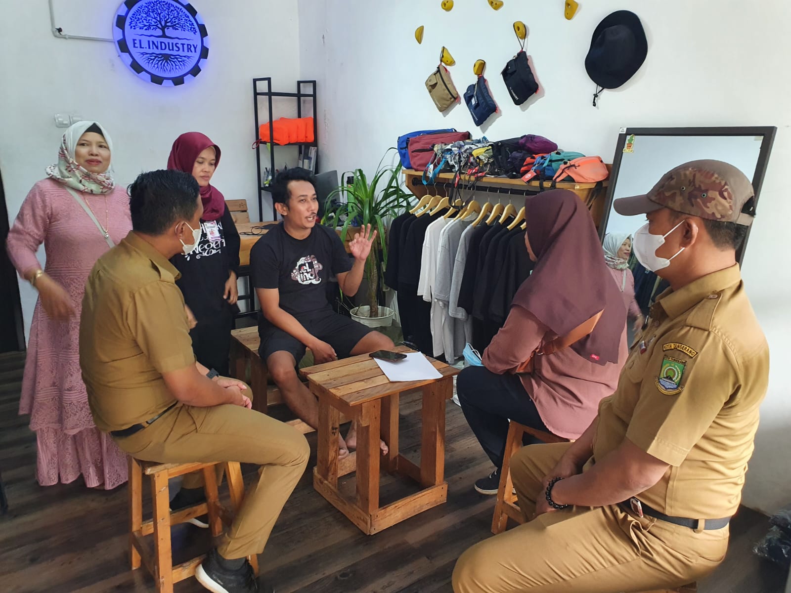 Pendampingan Anggota UMKM Kel Paninggilan Dalam Wawancara Kegiatan oleh Diskominfo Kota Tangerang