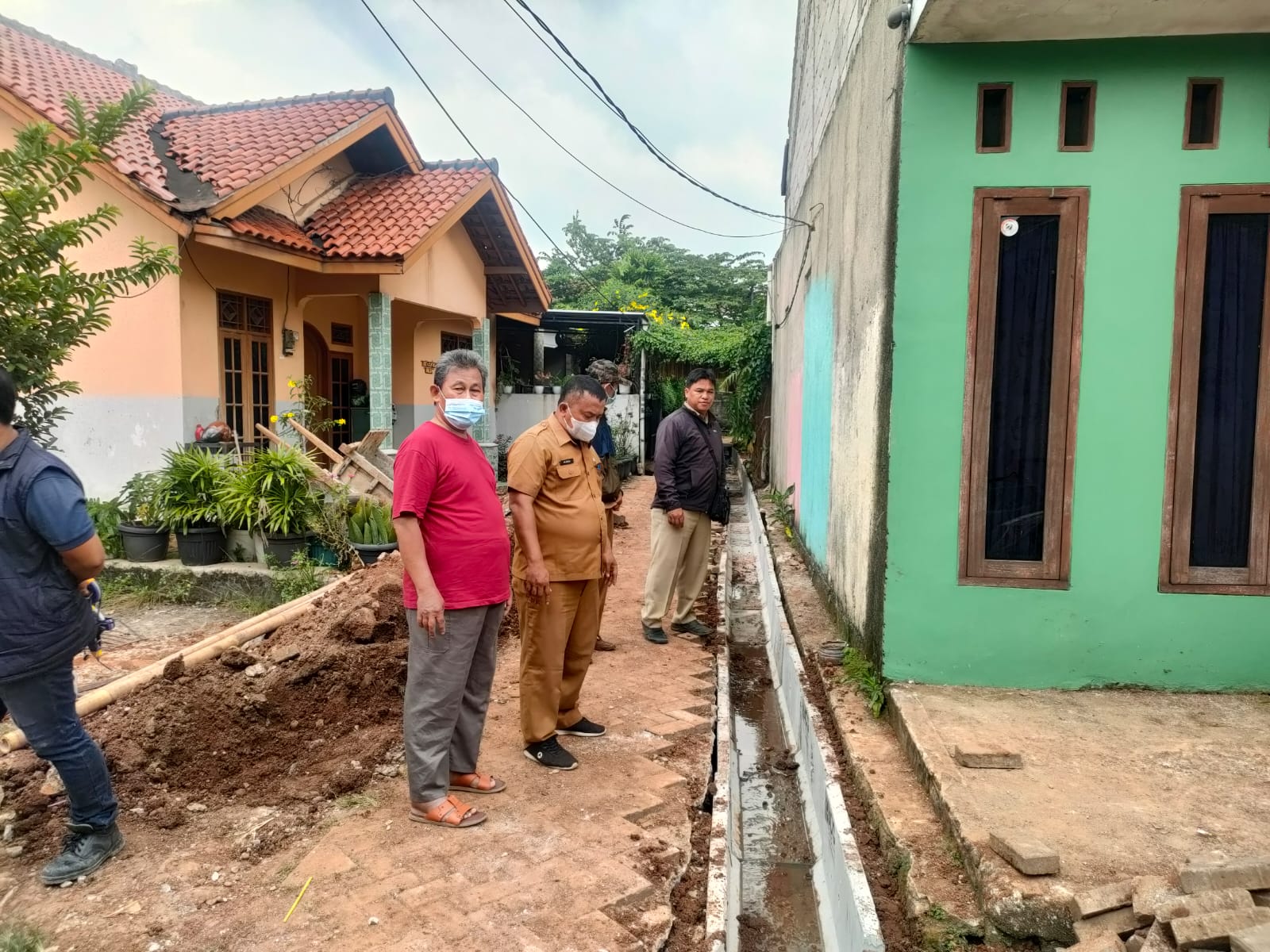 Monitoring Pembuatan Drainase oleh DPUPR Kota Tangerang di Wilayah Kelurahan Sudimara Timur