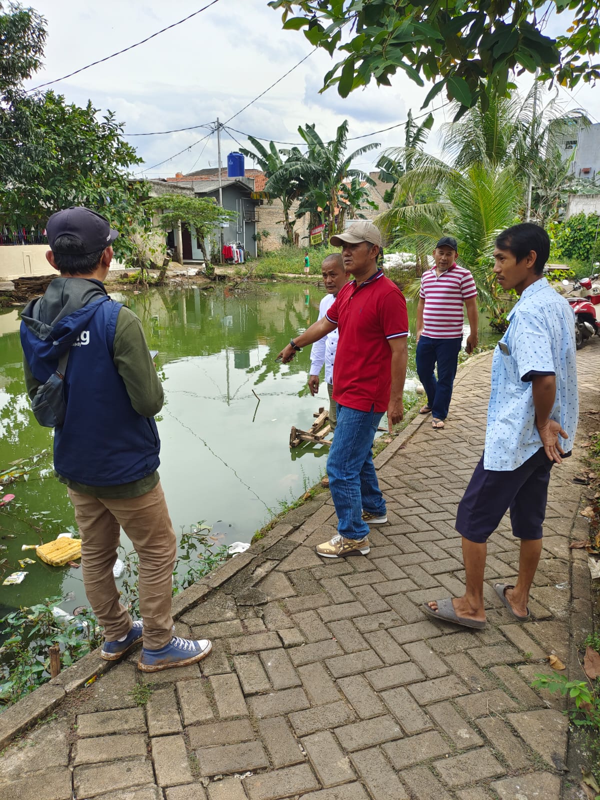 Melakukan Pendampingan Petugas DPUPR Kota Tangerang Dalam Survey Lokasi Rencana Penurapan Tandon Air di RW 11 Kelurahan Paninggilan