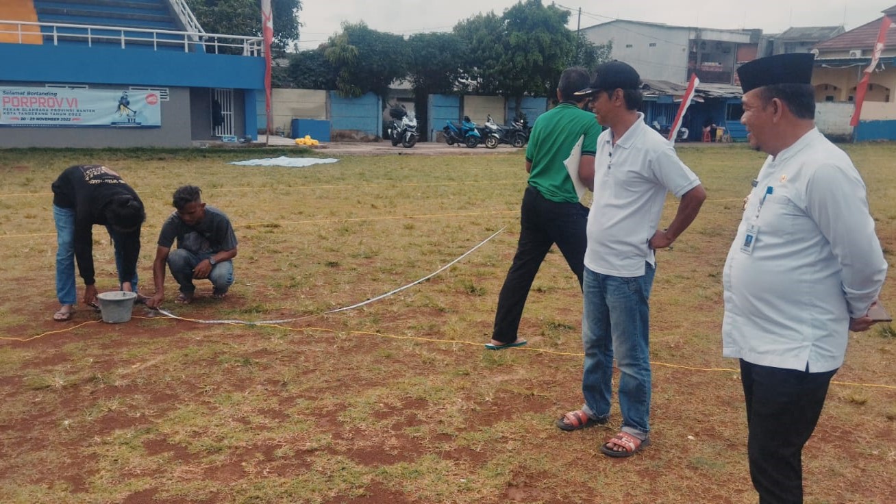 Monitoring Pembuatan Garis Land Dalam Perlombaan Cabang Olahraga Wood Ball di Stadion Sudimara Barat