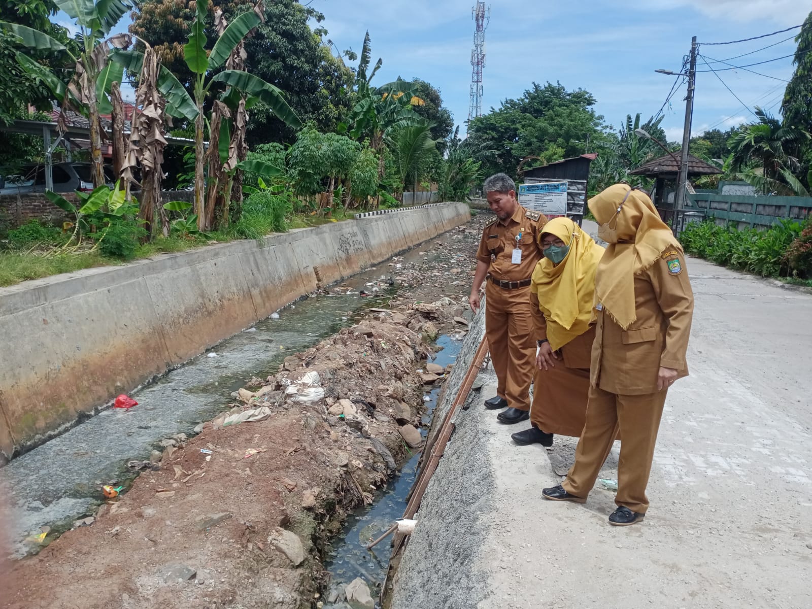 Monitoring Progress Pembangunaan Turap Kali oleh DPUPR Kota Tangerang di Kali Wadas RW 02 Kelurahan Paninggilan Utara