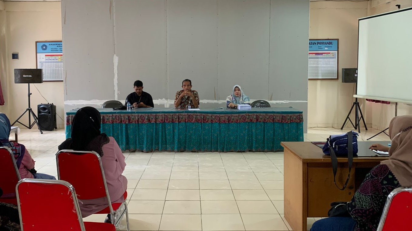Rapat Koordinasi Bersama PSM Dalam Persiapan Penyaluran Dana Inflasi BBM dan Sembako PKH di Aula Kelurahan Parung Serab