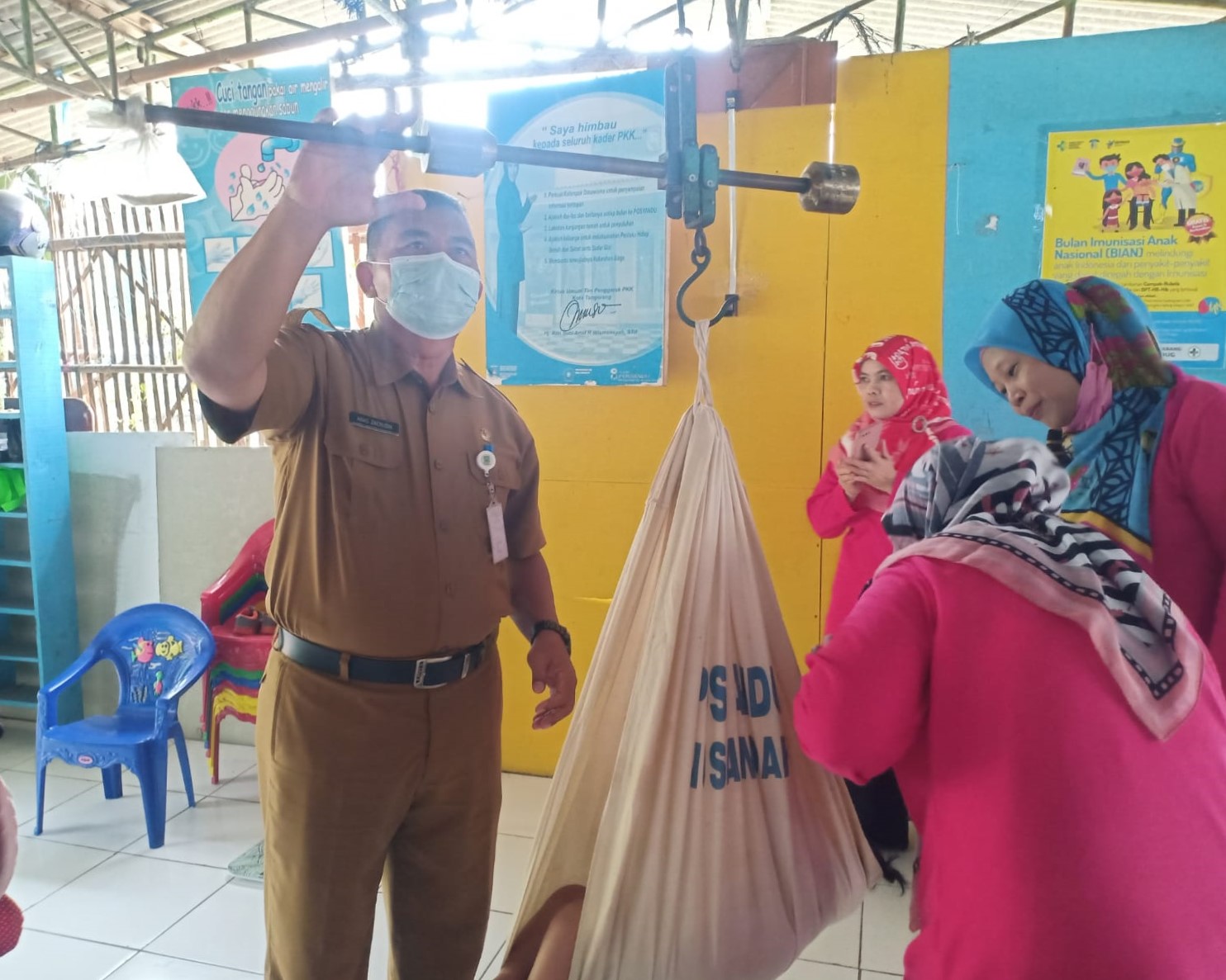 Monitoring Kegiatan Posyandu dan Posbindu Terintegrasi di Posyandu Nusa Indah RW 06 Kelurahan Sudimara Barat
