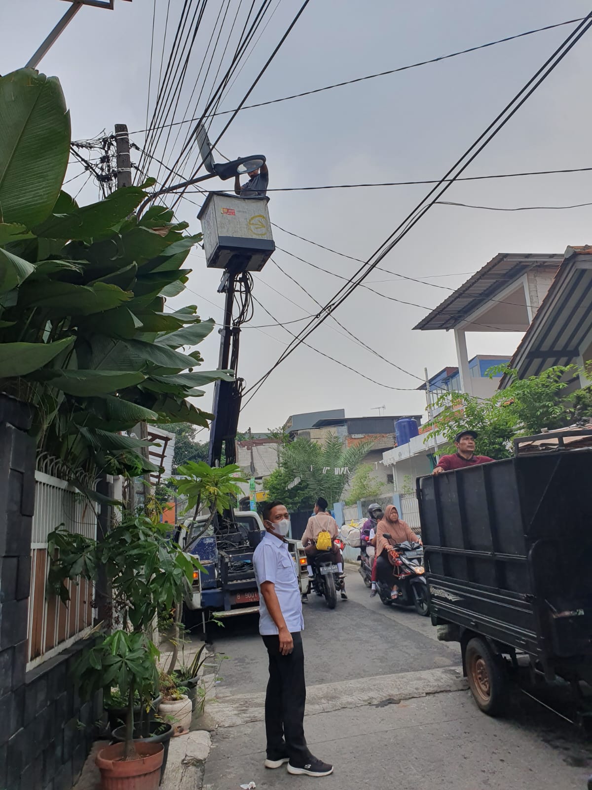 Monitoring Perbaikan Lampu PJU Kampung Terang oleh Dishub Kota Tangerang di Wilayah RW 07 Kelurahan Paninggilan