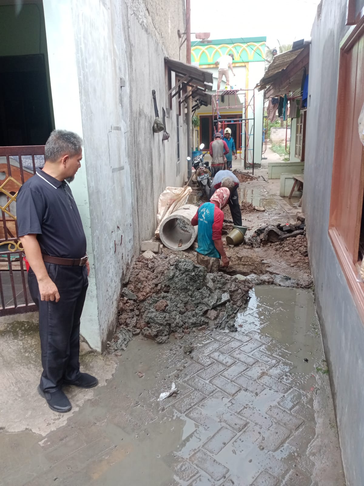 Monitoring Pembuatan Sumur Resapan oleh DPUPR Kota Tangerang di RW 14 Kelurahan Paninggilan Utara