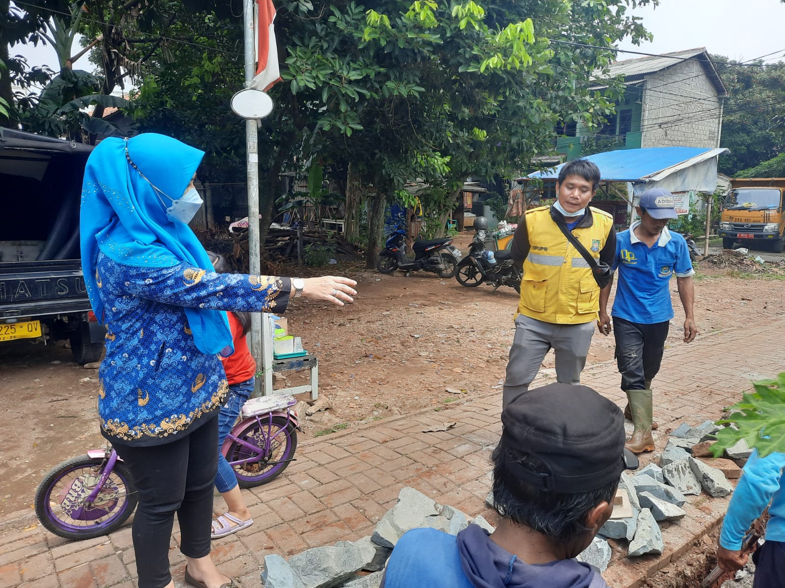 Monitoring Rehabilitasi Perbaikan dan Pemasangan Turap oleh DPUPR Kota Tangerang di RW 08 Kelurahan Sudimara Barat