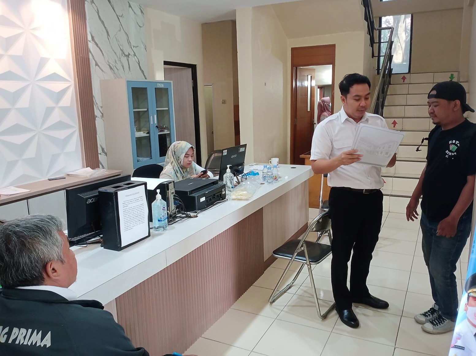 Monitoring Kegiatan Pengerjaan Rehab Interior Gedung Kantor di Kantor Kelurahan Parung Serab
