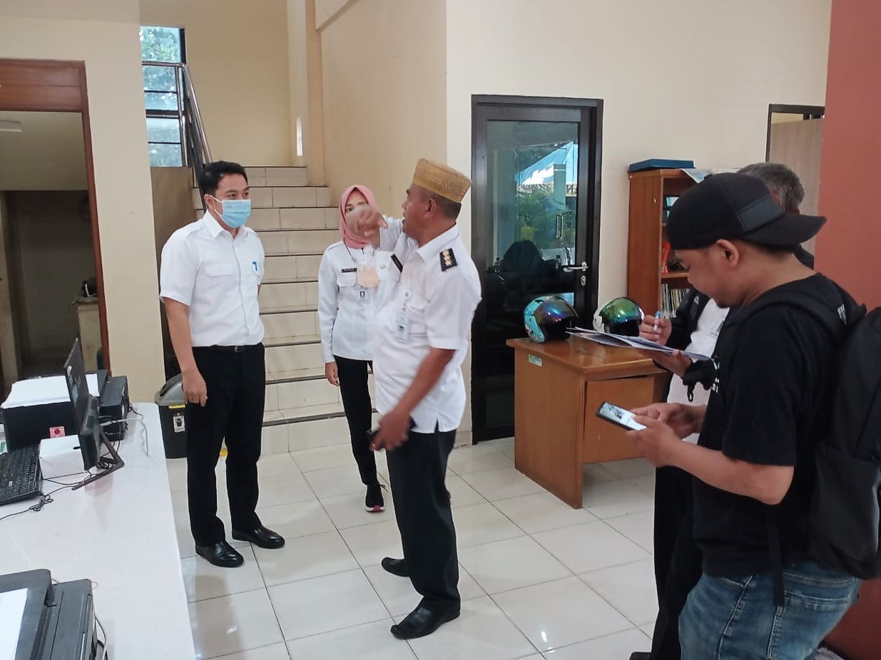 Monitoring Kegiatan Pengerjaan Rehab Interior Gedung Kantor di Kantor Kelurahan Tajur