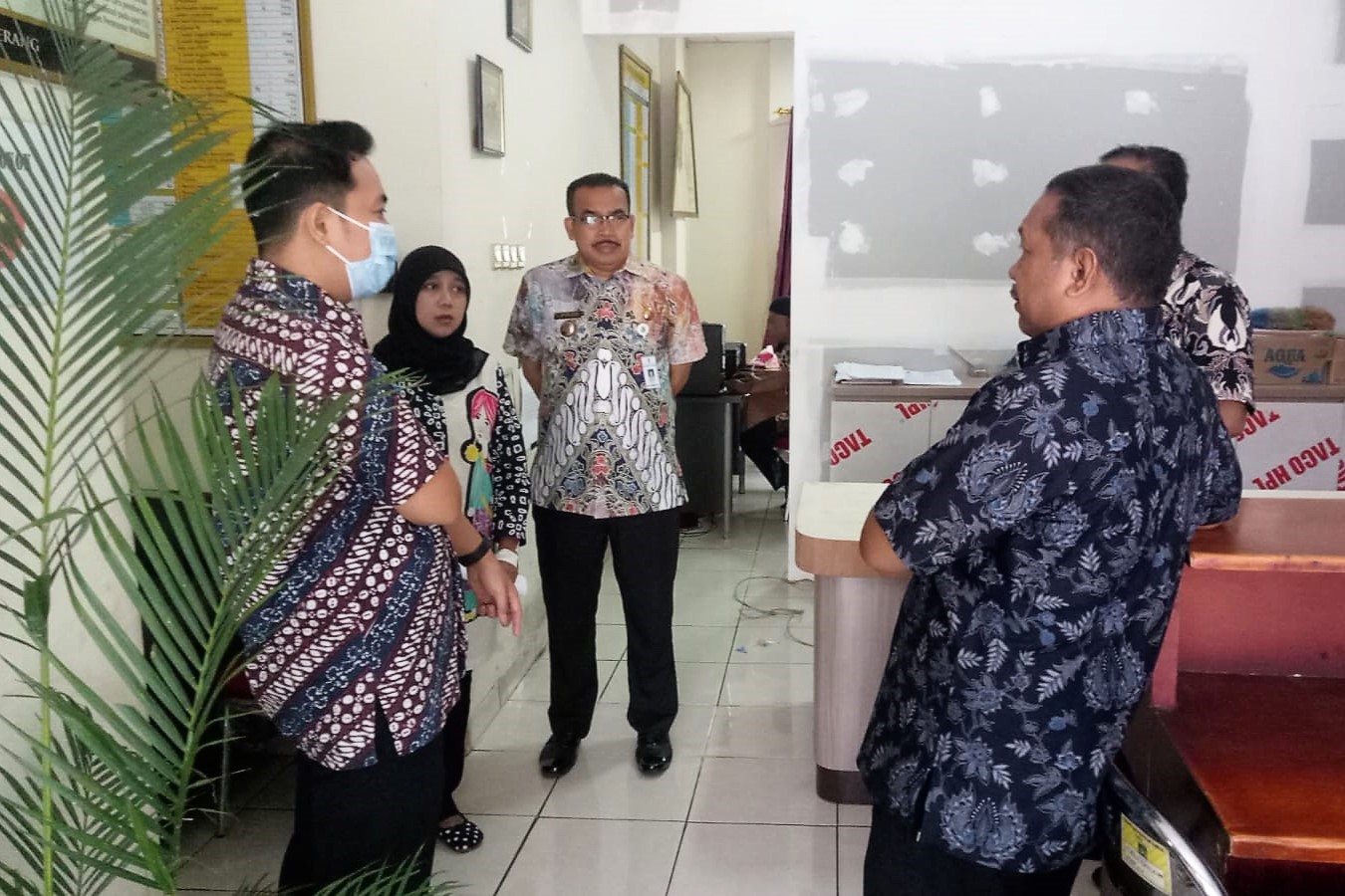 Monitoring Kegiatan Pengerjaan Rehab Interior Gedung Kantor di Kantor Kelurahan Sudimara Selatan