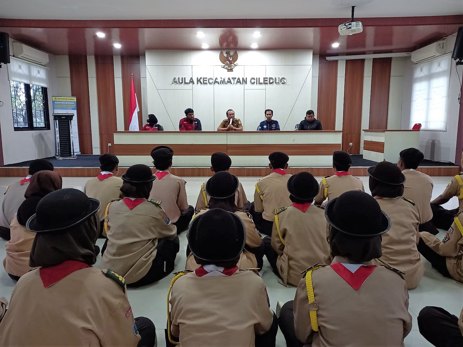 Pelepasan Peserta Raimuna Cabang Kota Tangerang Kontingen Kwartir Ranting Ciledug oleh Ketua Mabiran Kak M. Marwan