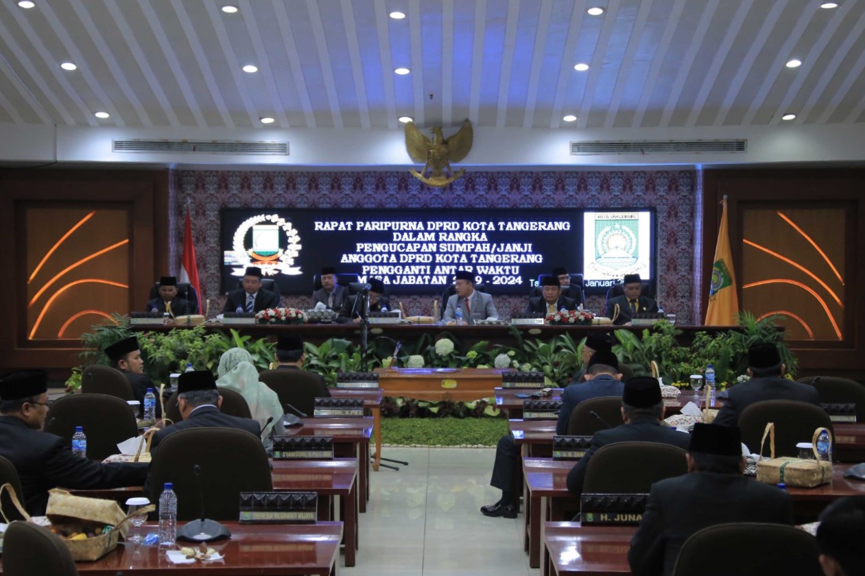 Menghadiri Rapat Paripura DPRD Kota Tangerang Dalam Rangka Pengucapan Sumpah Janji Anggota DPRD Kota Tangerang Pengganti Antar Waktu Masa Jabatan 2019-2024