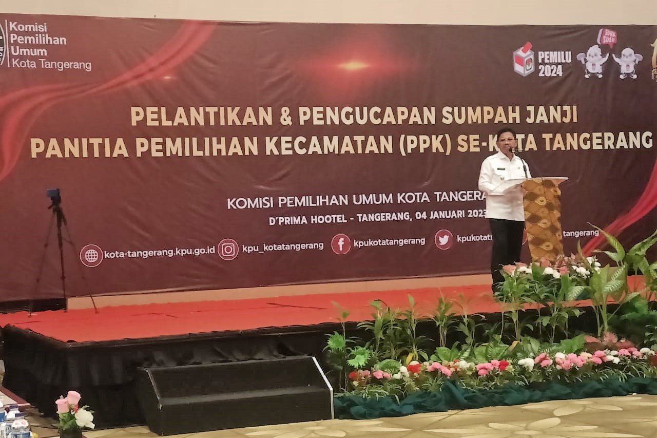 Menghadiri Kegiatan Pelantikan dan Pengucapan Sumpah Janji Panitia Pemilihan Kecamatan (PPK) se-Kota Tangerang