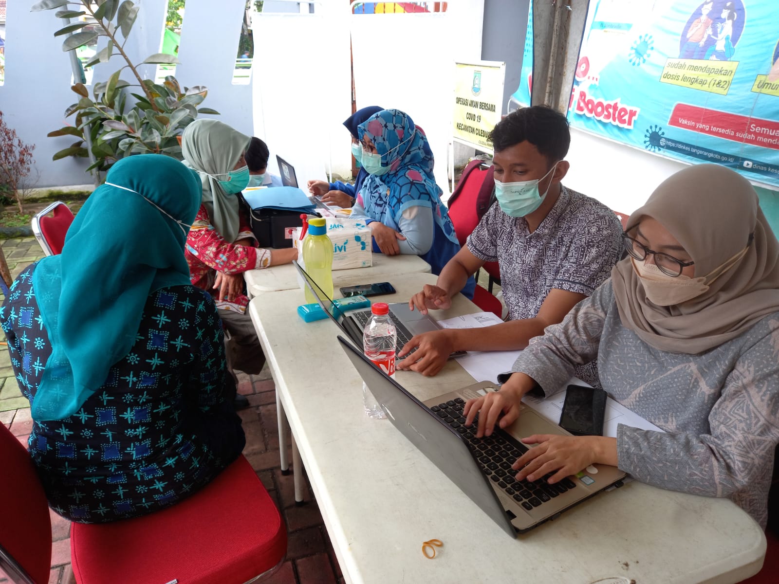 Kegiatan Tracing TB oleh Dinkes Kota Tangerang melalui Puskesmas Wilayah Kecamatan Ciledug di Halaman Kantor Kecamatan Ciledug