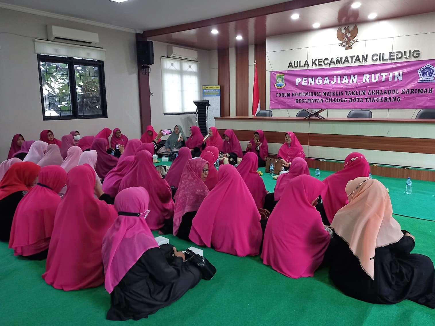 Kegiatan Pengajian Forum Komunitas Majelis Taklim Akhlaqul Karimah Kecamatan Ciledug di Aula Kecamatan Ciledug